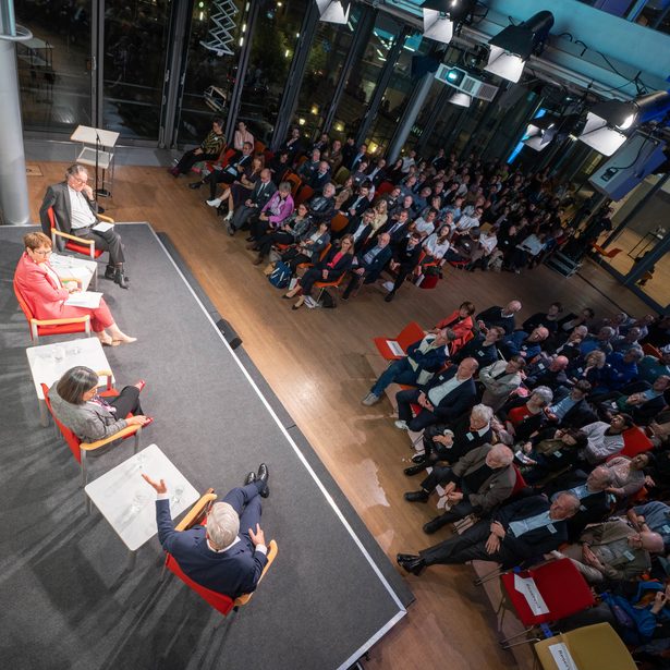 Panel und Publikum von oben 