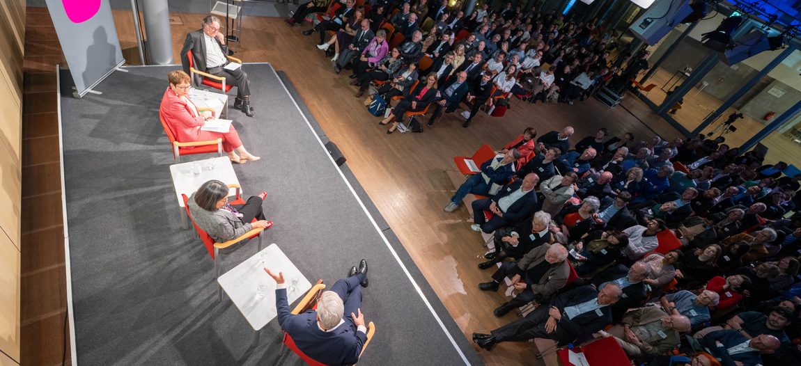 Panel und Publikum von oben 